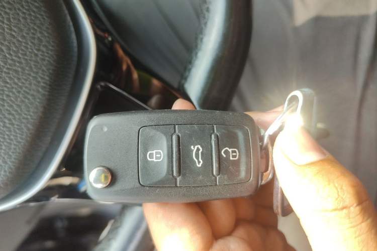 Used Volkswagen Sagitar 2015 230TSI Manual Luxury Edition Vehicle Key