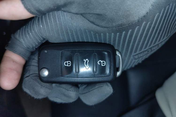Used Volkswagen Sagitar 2015 230TSI Automatic Comfort Version Vehicle Key