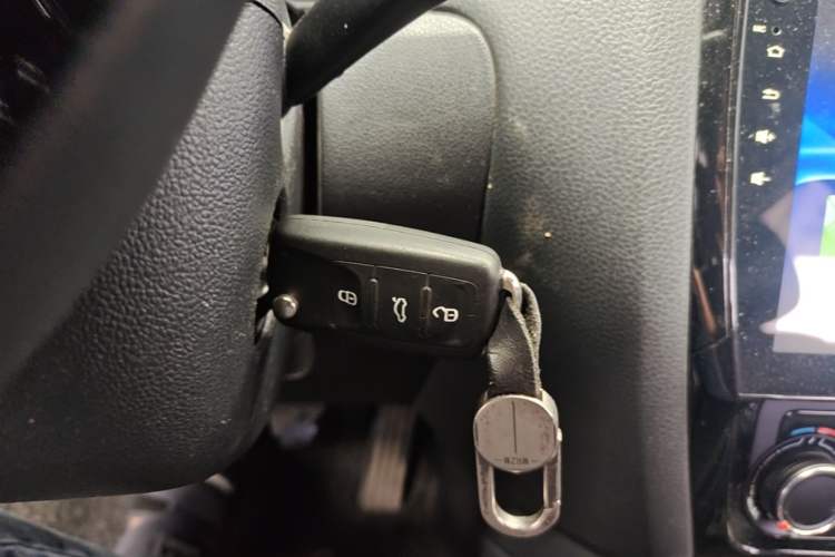 Used Volkswagen Sagitar 2015 1.6L Manual Comfort Model Vehicle Key