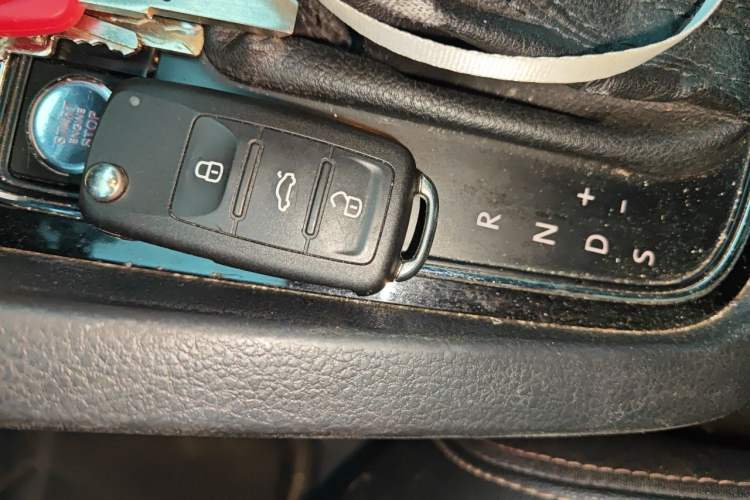 Used Volkswagen Sagitar 2015 230TSI Automatic Luxury Model Vehicle Key