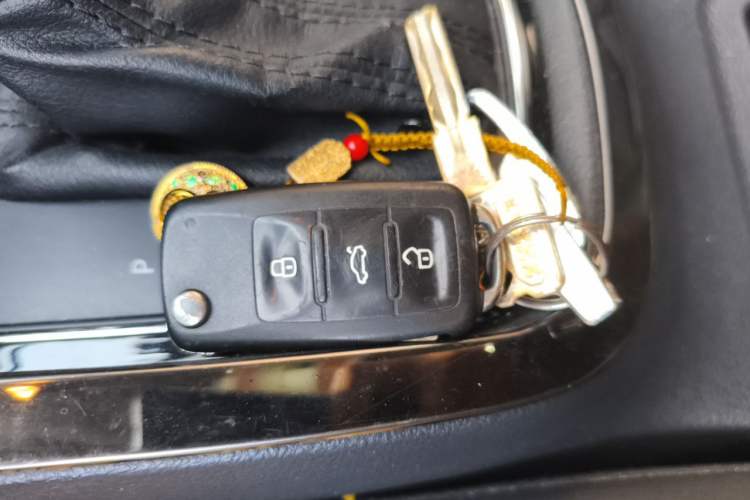 Used Volkswagen Sagitar 2015 1.6L Automatic Comfort Model Vehicle Key