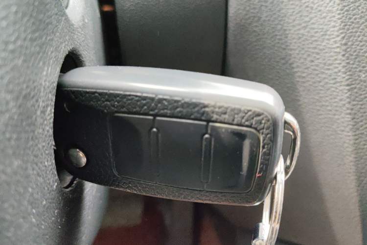 Used Volkswagen Sagitar 2015 230TSI Automatic Comfort Version Vehicle Key