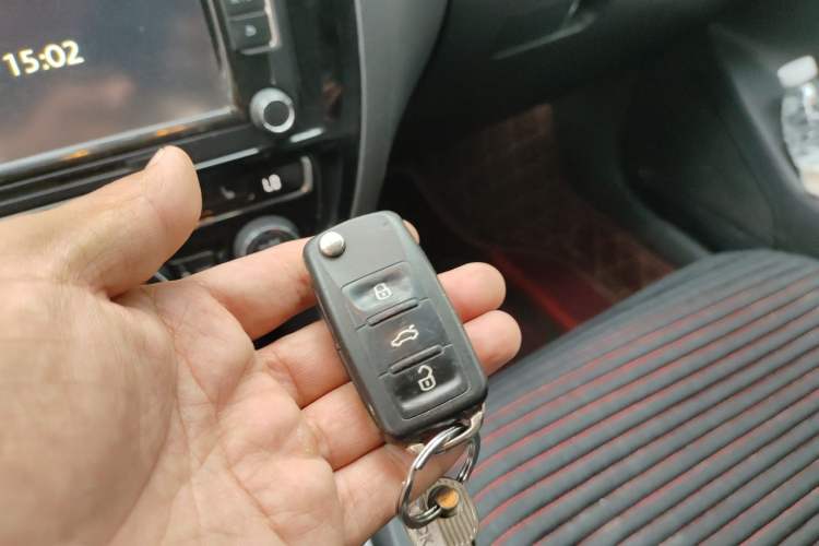 Used Volkswagen Sagitar 2015 230TSI Automatic Luxury Model Vehicle Key