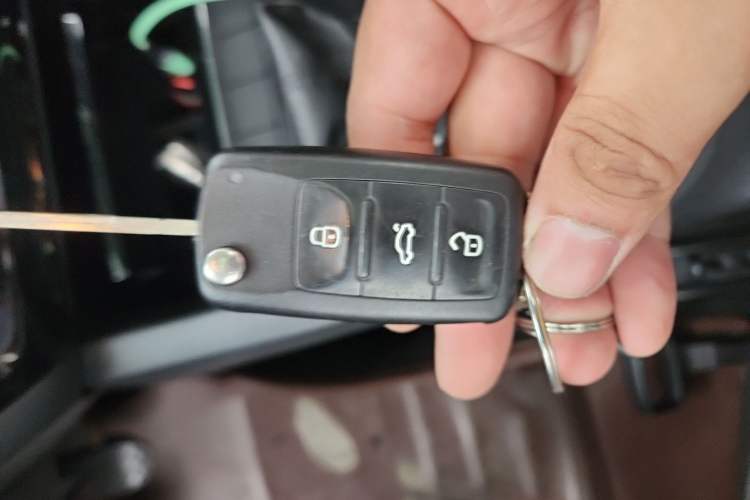 Used Volkswagen Sagitar 2015 1.6L Manual Comfort Model Vehicle Key