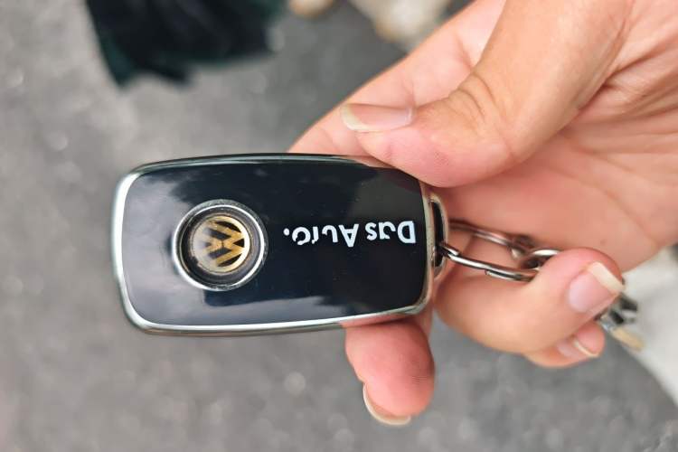 Used Volkswagen Sagitar 2015 1.6L Manual Comfort Model Vehicle Key