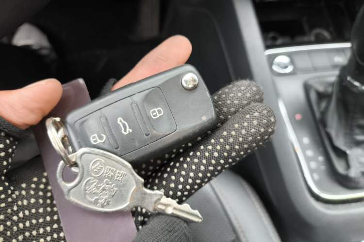 Used Volkswagen Sagitar 2015 230TSI Automatic Luxury Model Vehicle Key