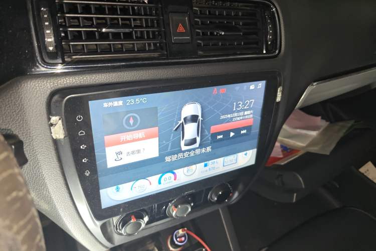 Used Volkswagen Sagitar 2015 1.6L Automatic Comfort Model Audio And AC Panel