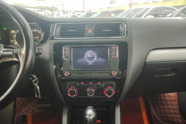 Used Volkswagen Sagitar 2015 230TSI Automatic Comfort Version Audio And AC Panel