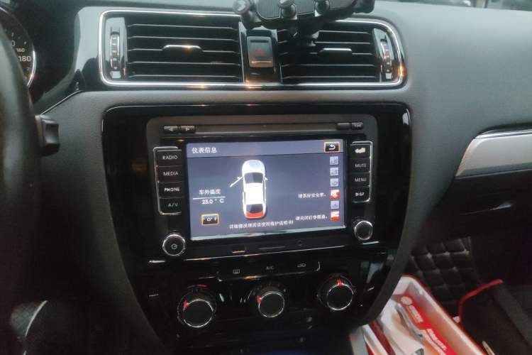 Used Volkswagen Sagitar 2015 230TSI Automatic Comfort Version Audio And AC Panel