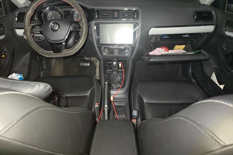 Used Volkswagen Sagitar 2015 1.6L Automatic Comfort Model Center Console