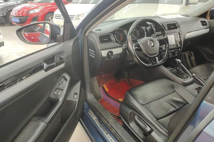 Used Volkswagen Sagitar 2015 230TSI Automatic Comfort Version Driver Seat