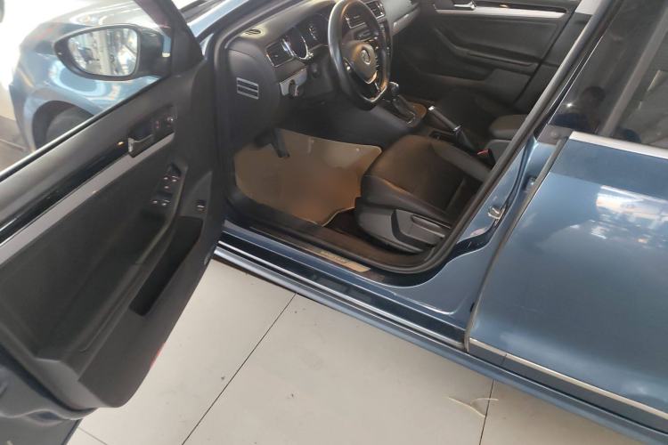 Used Volkswagen Sagitar 2015 1.6L Automatic Comfort Model Driver Seat