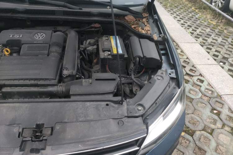 Used Volkswagen Sagitar 2015 230TSI Automatic Comfort Version Engine Bay Left