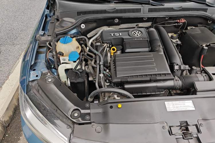 Used Volkswagen Sagitar 2015 230TSI Automatic Comfort Version Engine Bay Right