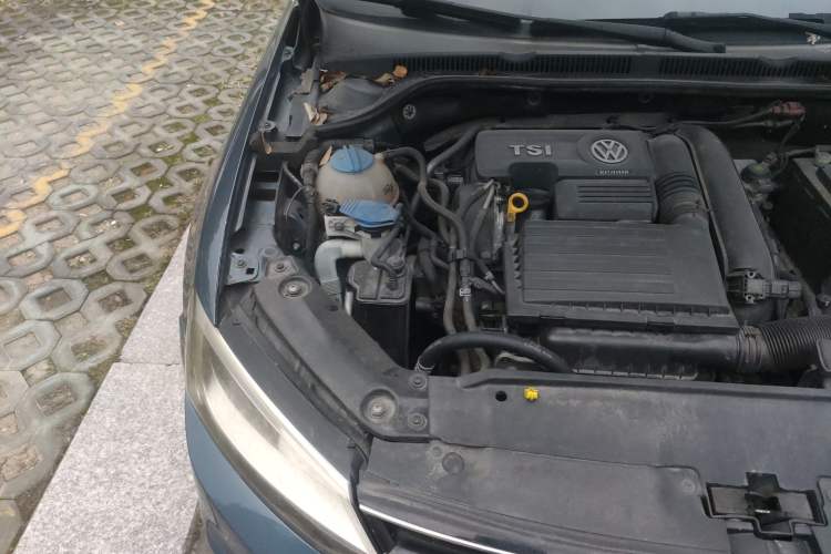 Used Volkswagen Sagitar 2015 230TSI Automatic Comfort Version Engine Bay Right