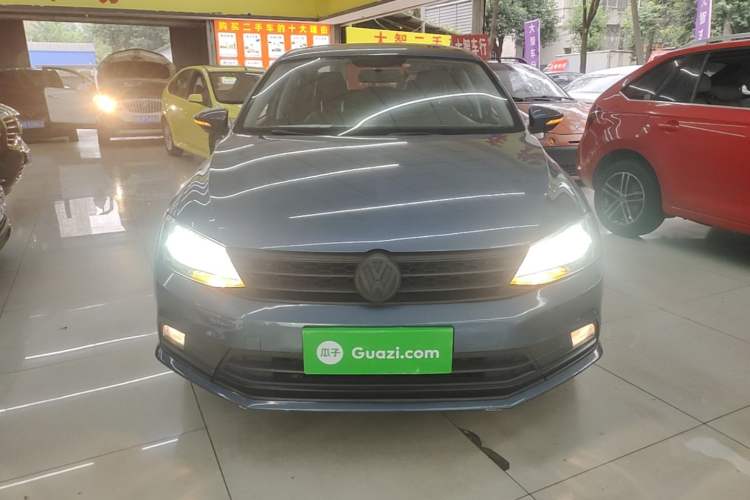 Used Volkswagen Sagitar 2015 230TSI Automatic Comfort Version Front