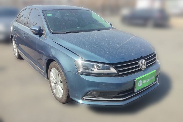 Used Volkswagen Sagitar 2015 230TSI Automatic Comfort Version Front Right 45 Deg