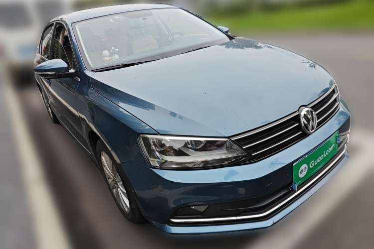 Used Volkswagen Sagitar 2015 230TSI Automatic Comfort Version Front Right 45 Deg
