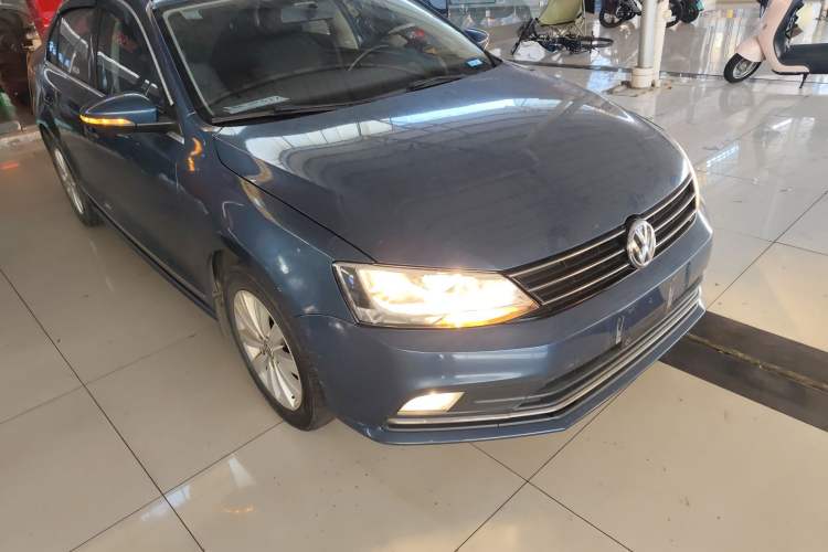 Used Volkswagen Sagitar 2015 1.6L Automatic Comfort Model Front Right 45 Deg