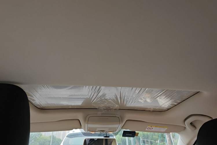 Used Volkswagen Sagitar 2015 230TSI Automatic Comfort Version Headliner
