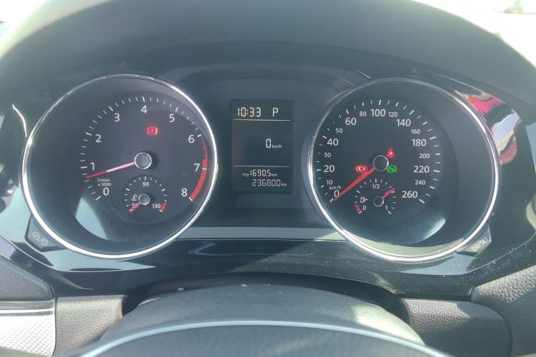 Used Volkswagen Sagitar 2015 230TSI Automatic Comfort Version Instrument Cluster