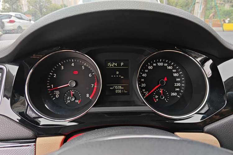 Used Volkswagen Sagitar 2015 230TSI Automatic Comfort Version Instrument Cluster