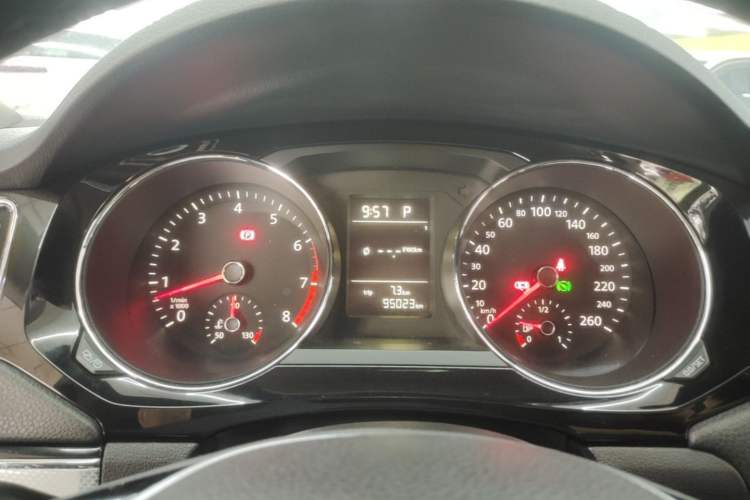 Used Volkswagen Sagitar 2015 230TSI Automatic Comfort Version Instrument Cluster