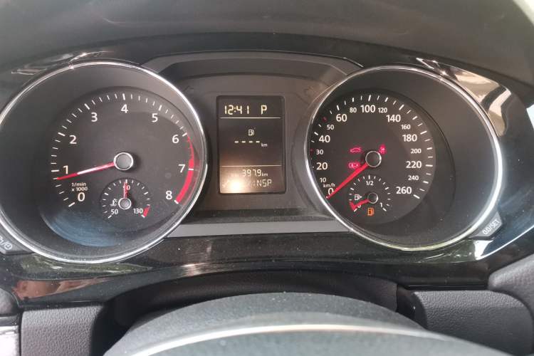 Used Volkswagen Sagitar 2015 230TSI Automatic Comfort Version Instrument Cluster