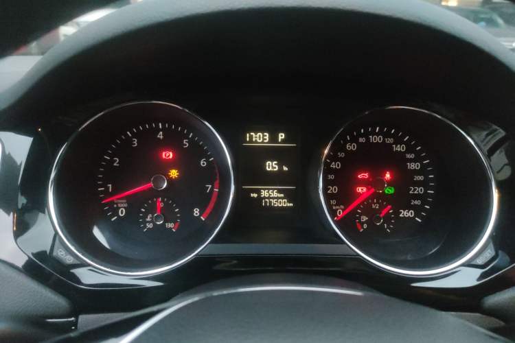 Used Volkswagen Sagitar 2015 230TSI Automatic Comfort Version Instrument Cluster