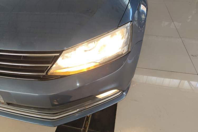 Used Volkswagen Sagitar 2015 1.6L Automatic Comfort Model Left Front Headlight