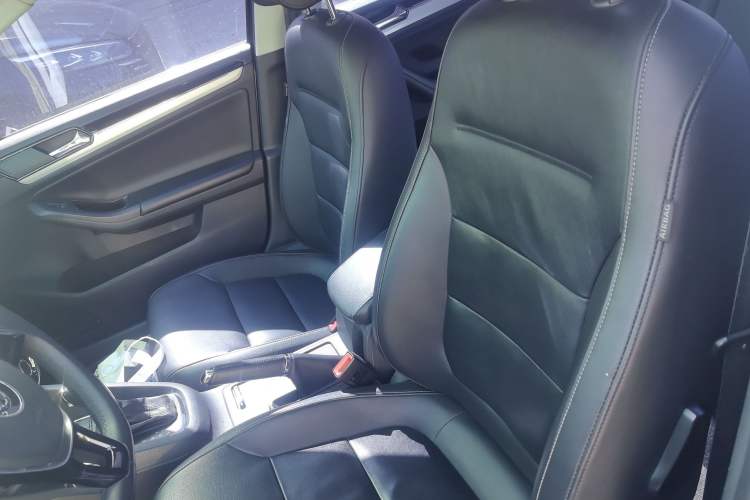 Used Volkswagen Sagitar 2015 230TSI Automatic Comfort Version Left Front Seat