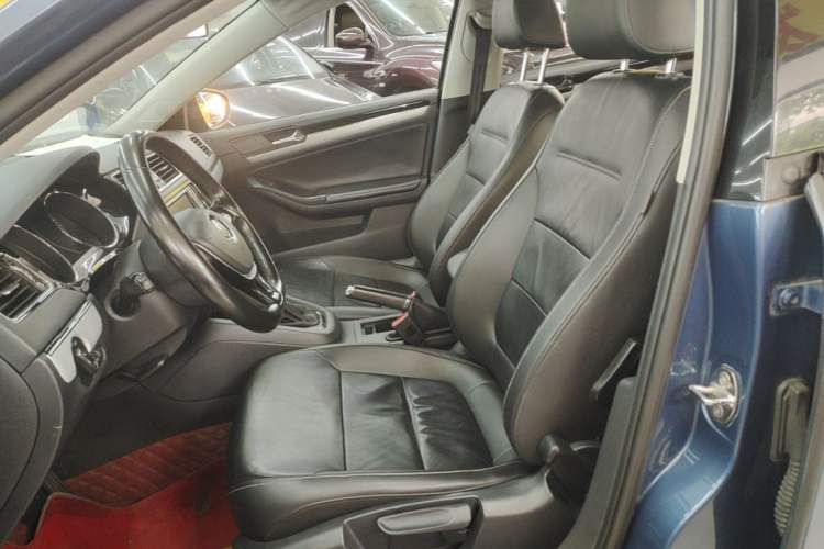 Used Volkswagen Sagitar 2015 230TSI Automatic Comfort Version Left Front Seat