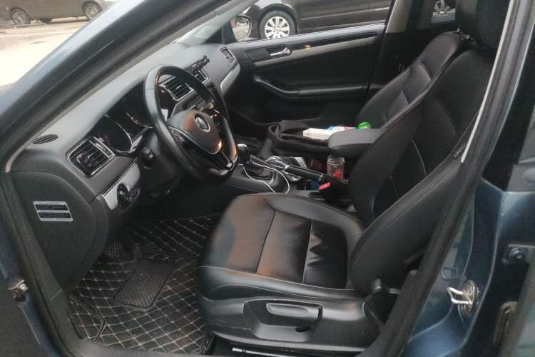 Used Volkswagen Sagitar 2015 230TSI Automatic Comfort Version Left Front Seat
