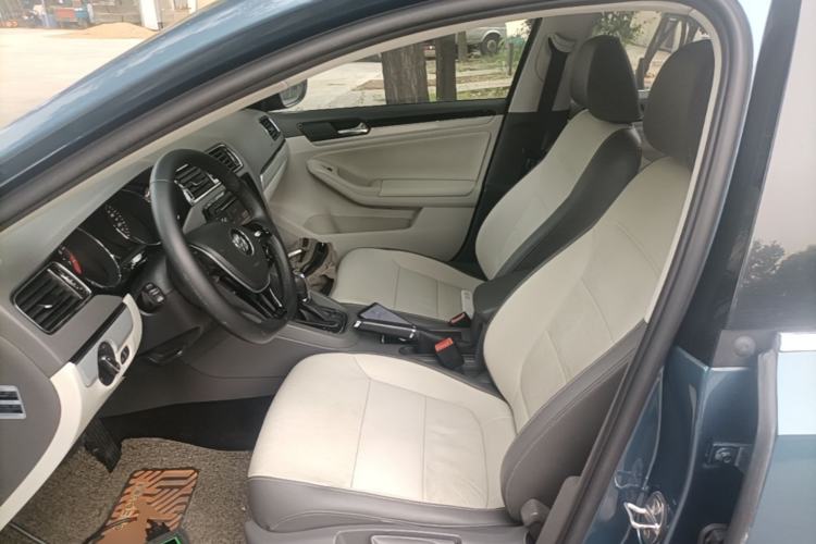 Used Volkswagen Sagitar 2015 230TSI Automatic Comfort Version Left Front Seat