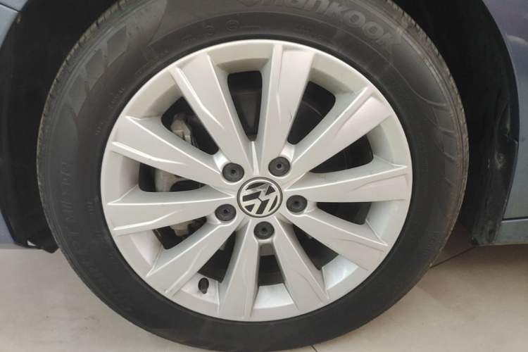 Used Volkswagen Sagitar 2015 230TSI Automatic Comfort Version Left Front Wheel Hub
