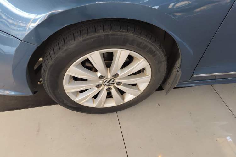 Used Volkswagen Sagitar 2015 1.6L Automatic Comfort Model Left Front Wheel Hub