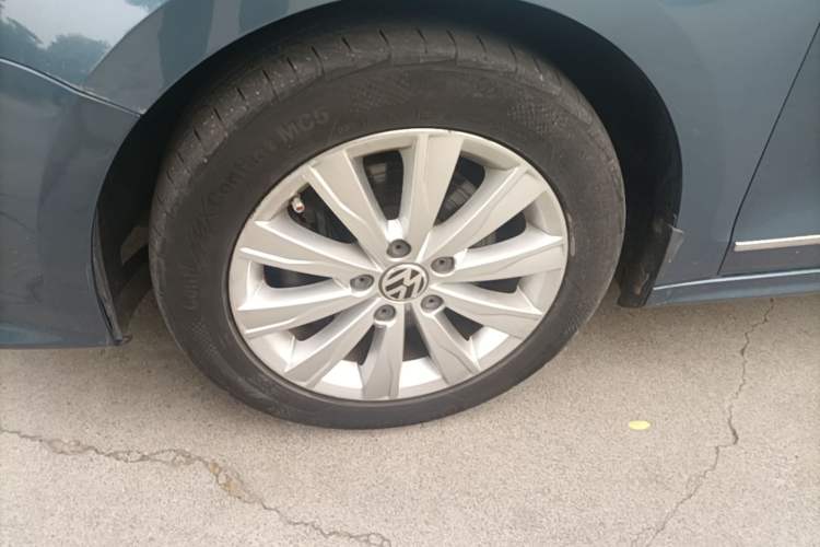 Used Volkswagen Sagitar 2015 230TSI Automatic Comfort Version Left Front Wheel Hub