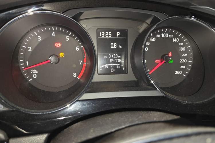 Used Volkswagen Sagitar 2015 1.6L Automatic Comfort Model Odometer Close Up
