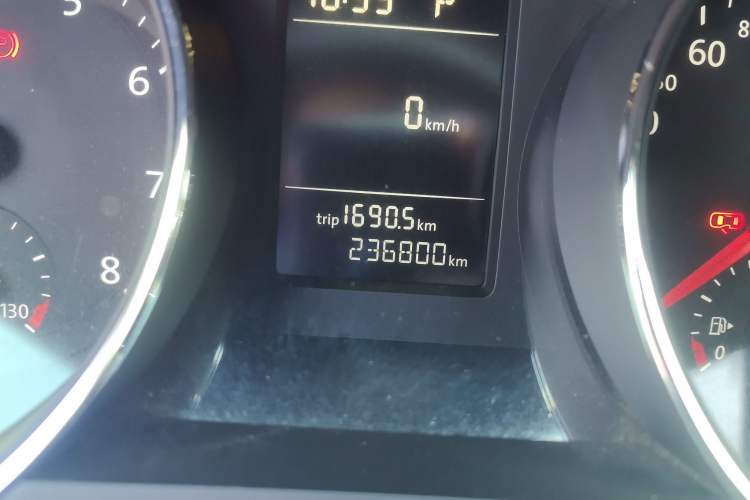 Used Volkswagen Sagitar 2015 230TSI Automatic Comfort Version Odometer Close Up