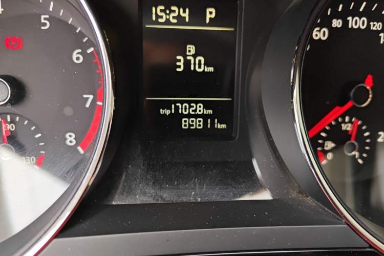 Used Volkswagen Sagitar 2015 230TSI Automatic Comfort Version Odometer Close Up