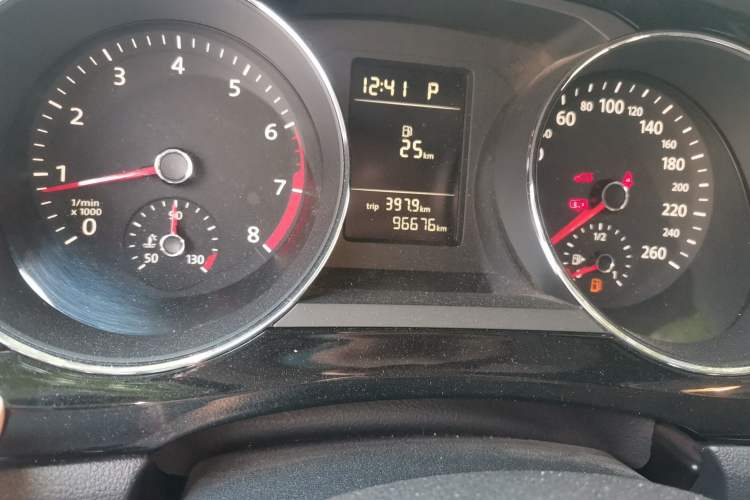 Used Volkswagen Sagitar 2015 230TSI Automatic Comfort Version Odometer Close Up