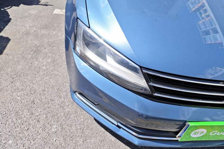 Used Volkswagen Sagitar 2015 1.6L Automatic Comfort Model Right Front Headlight