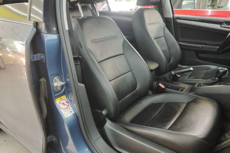 Used Volkswagen Sagitar 2015 230TSI Automatic Comfort Version Right Front Seat