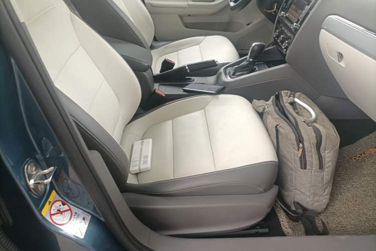Used Volkswagen Sagitar 2015 230TSI Automatic Comfort Version Right Front Seat