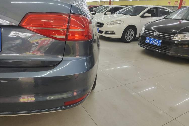 Used Volkswagen Sagitar 2015 230TSI Automatic Comfort Version Right Rear Taillight