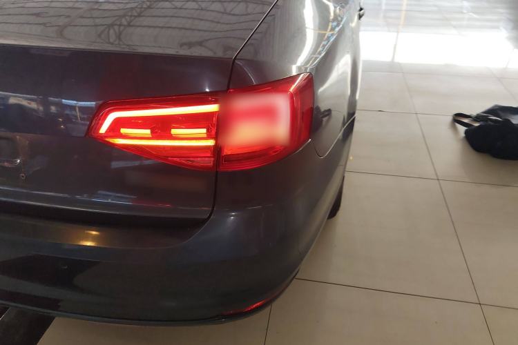 Used Volkswagen Sagitar 2015 1.6L Automatic Comfort Model Right Rear Taillight