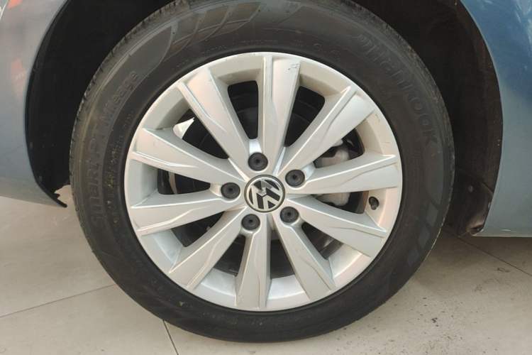 Used Volkswagen Sagitar 2015 230TSI Automatic Comfort Version Right Rear Wheel Hub
