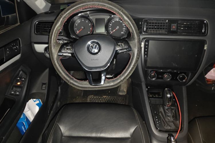 Used Volkswagen Sagitar 2015 1.6L Automatic Comfort Model Steering Wheel