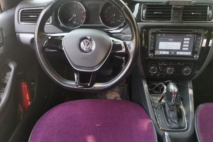 Used Volkswagen Sagitar 2015 230TSI Automatic Comfort Version Steering Wheel