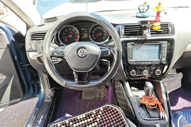 Used Volkswagen Sagitar 2015 1.6L Automatic Comfort Model Steering Wheel